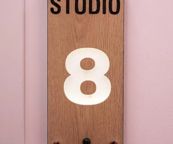 & Pool - 365 地拉那