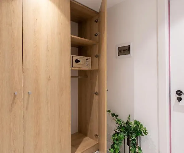 & Pool - 365 * 地拉那