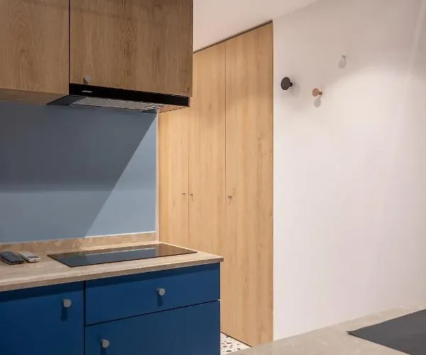 & Pool - 365 * 地拉那