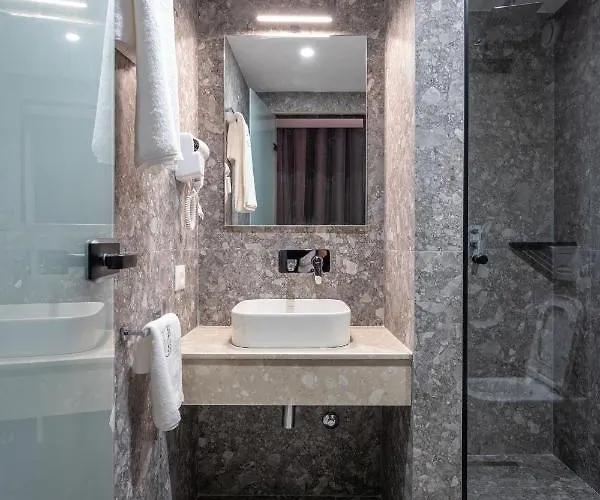 & Pool - 365 * 地拉那