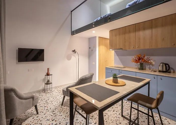 & Pool - 365 地拉那