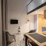 & Pool - 365 Апартаменты Тирана
