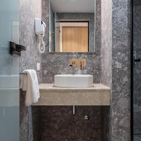 & Pool - 365 * تيرانا