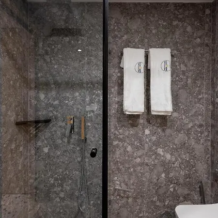 & Pool - 365 * تيرانا