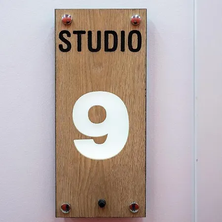 & Pool - 365 تيرانا