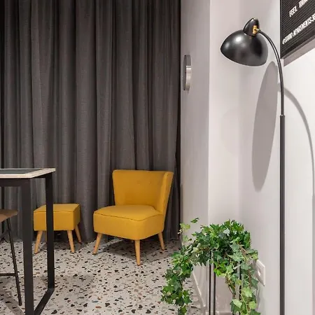 شقة & Pool - 365 تيرانا